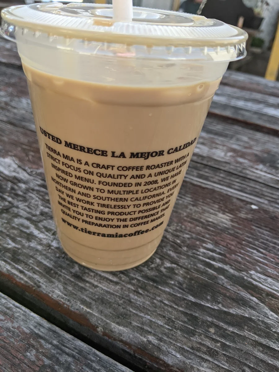Iced Cafe Con Leche