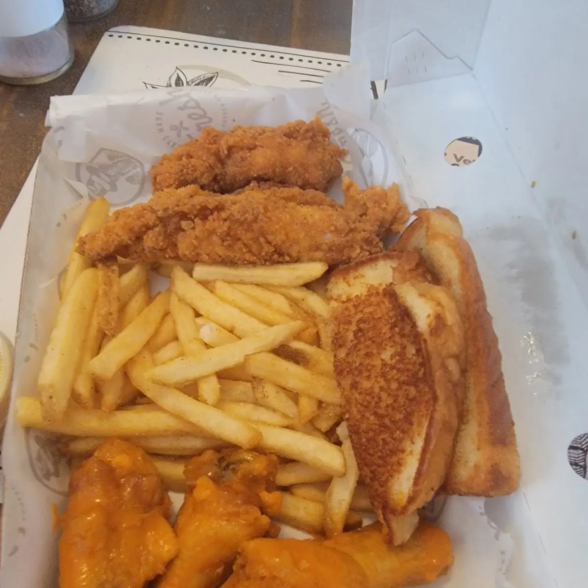 3 Chicken Strips & 3 Buffalo Wings Meal