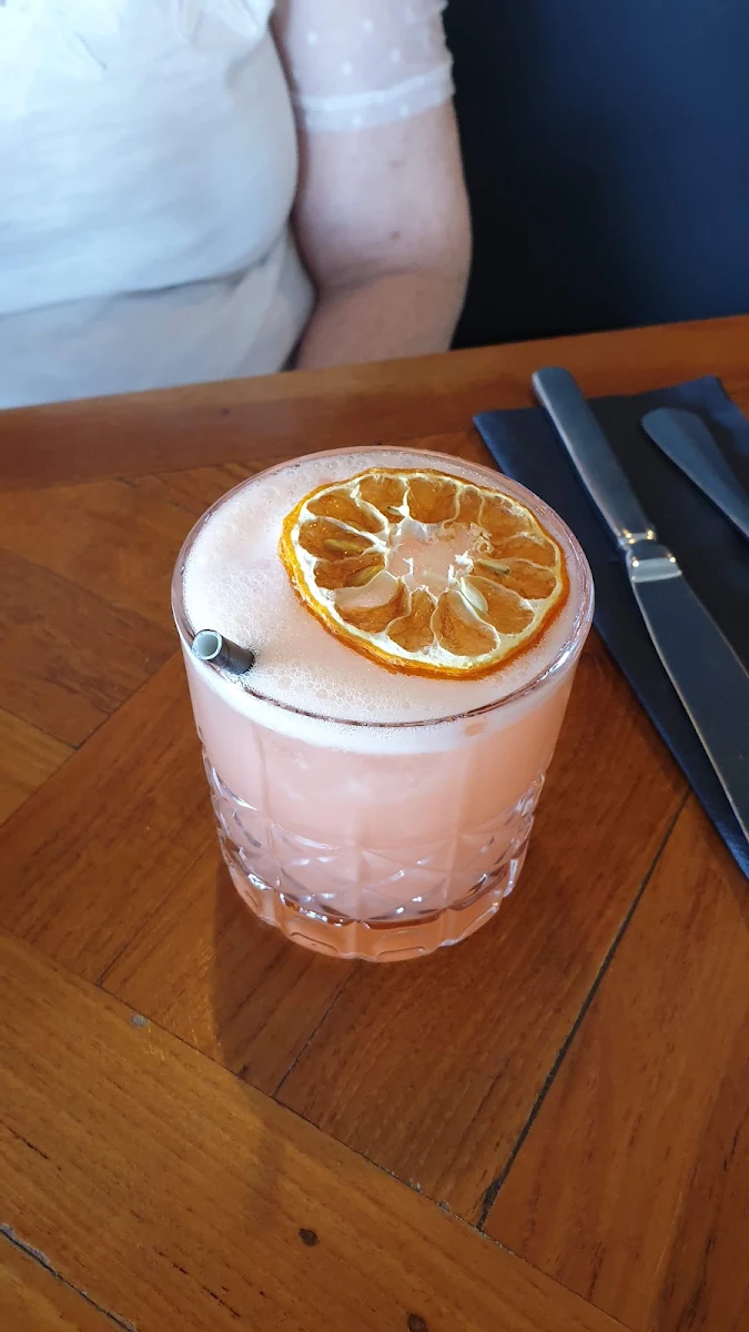 Grapefruit Margarita, The Quarters