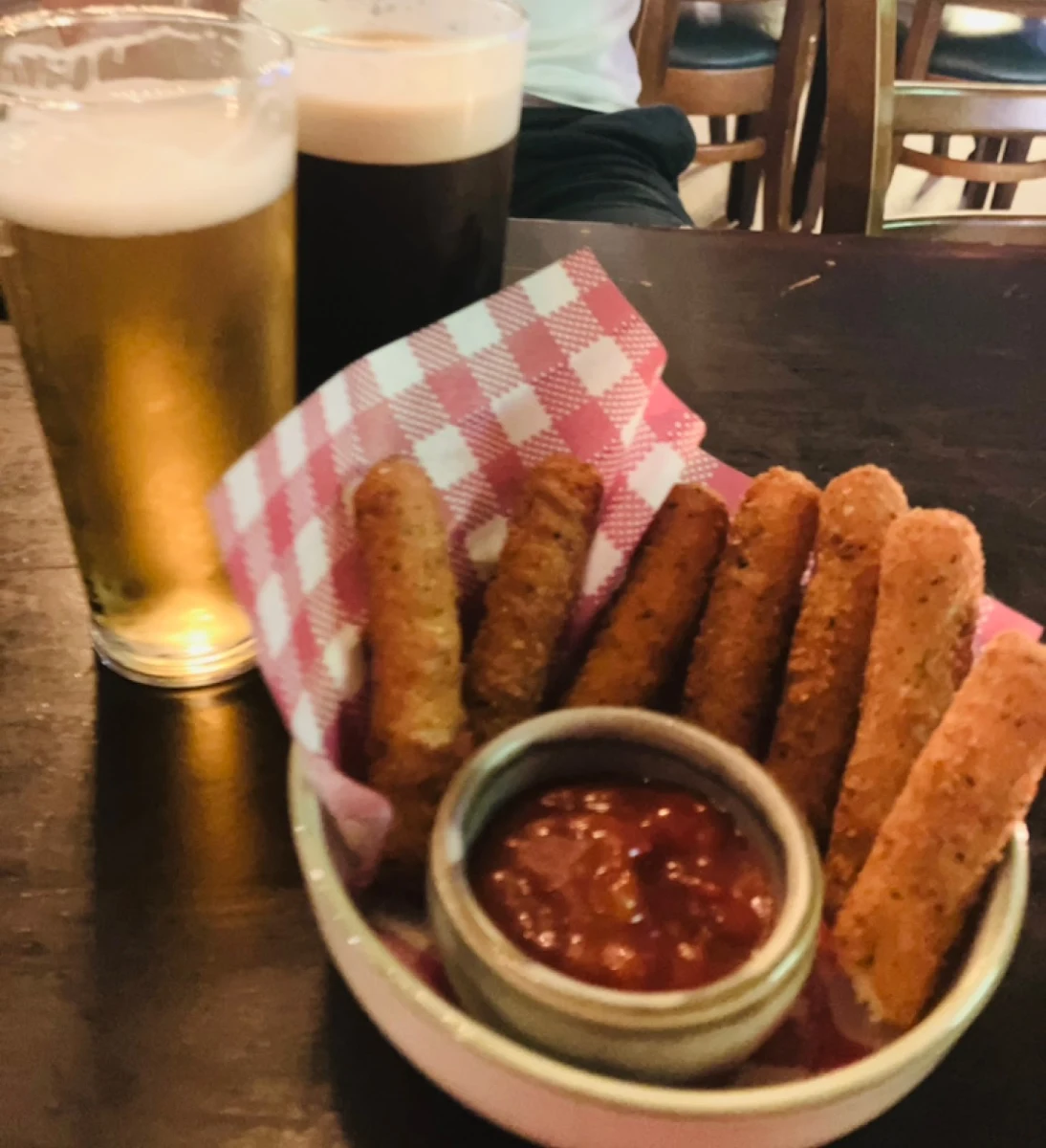 치즈스틱, Finn McCool's Surfers Paradise