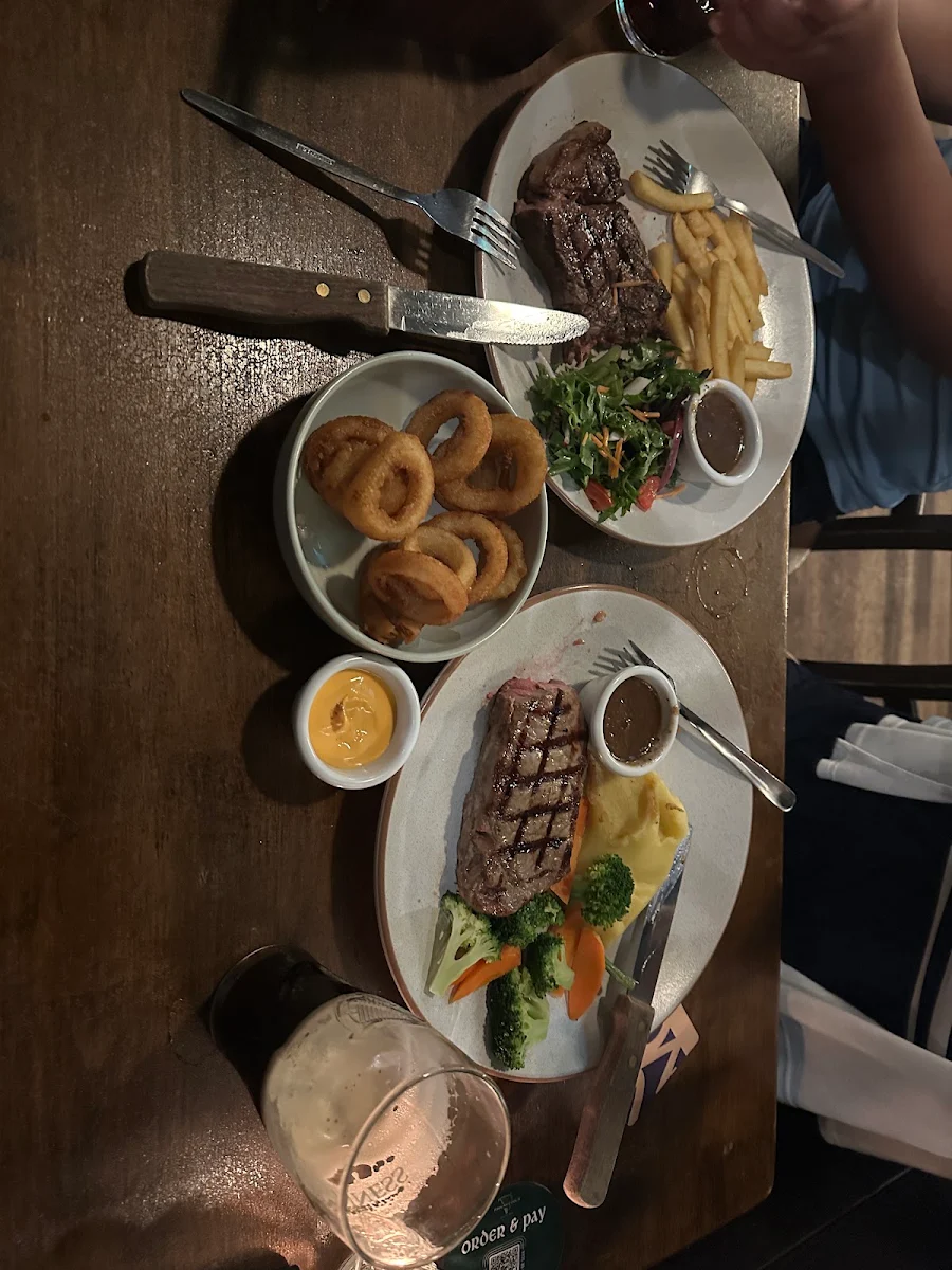 Highlights, Finn McCool's Surfers Paradise