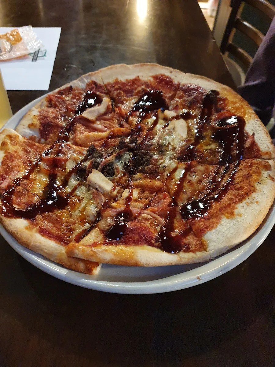 Meatlovers Pizza, Finn McCool's Surfers Paradise