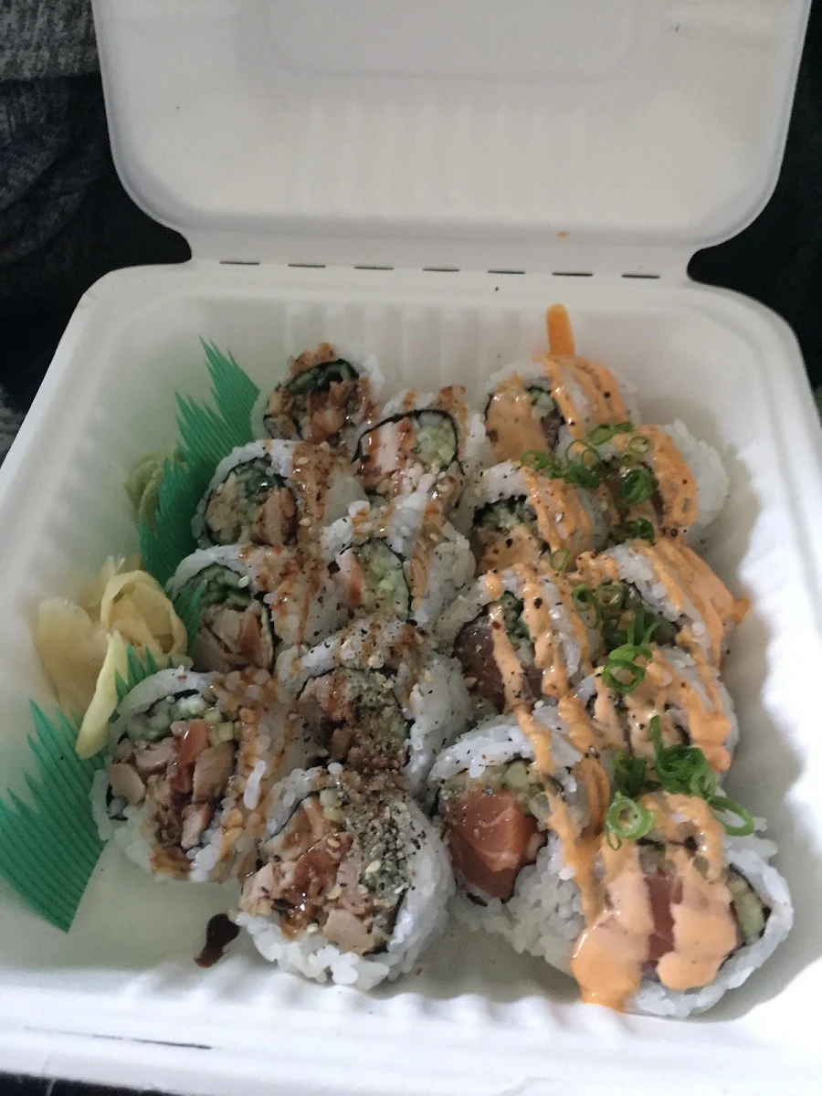 Spicy Salmon Roll, TOGO SUSHI