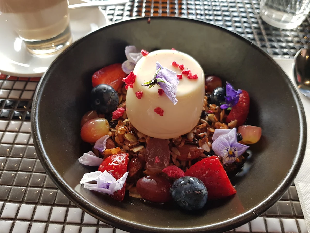 House Granola, La Vallee Cafe/Restaurant Essendon