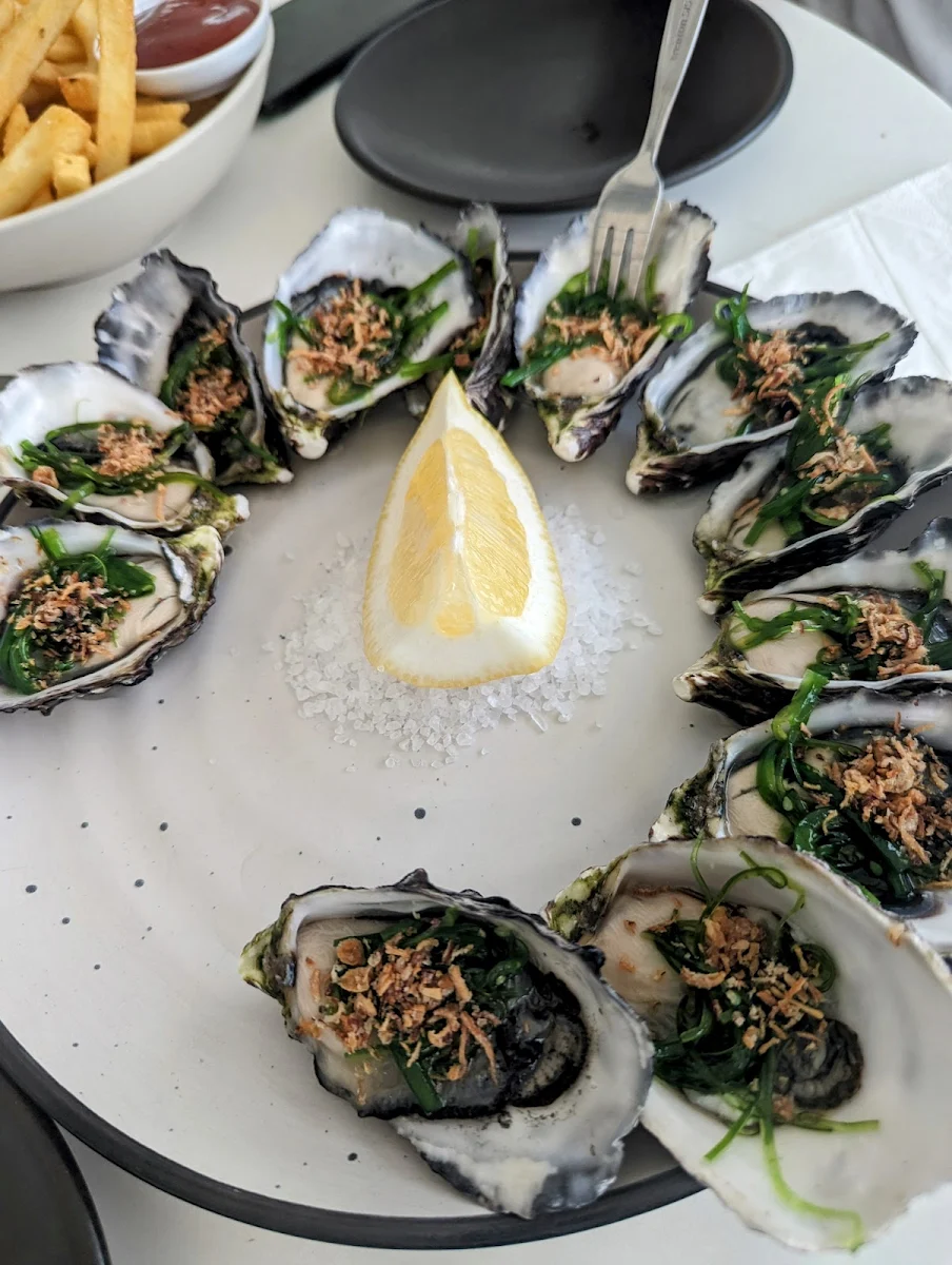 Oyster, Oyster Bar Holdfast Shores