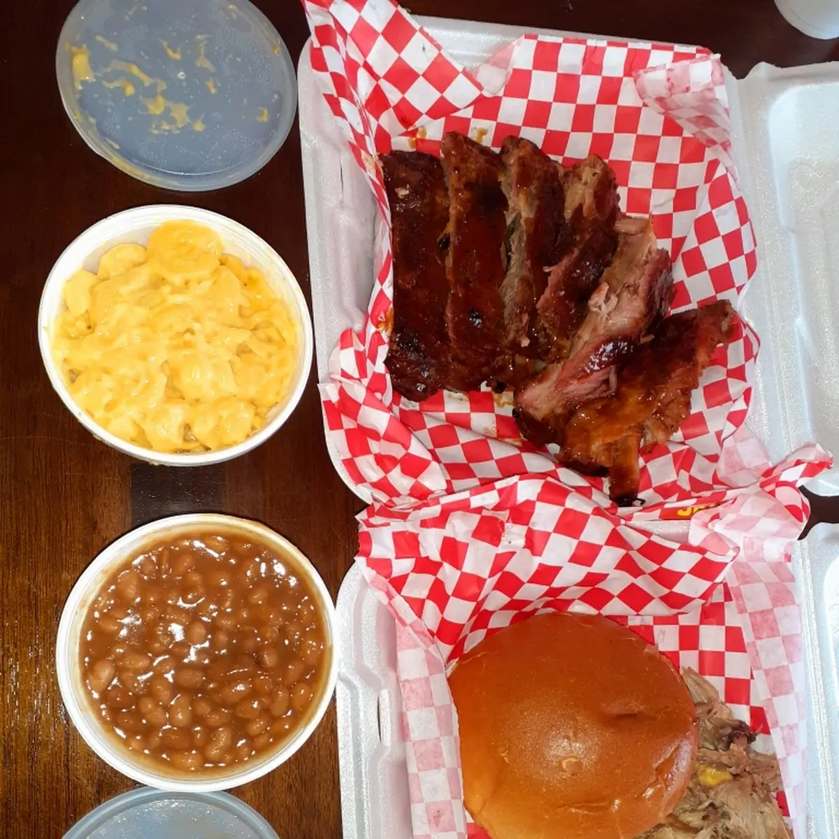 Ribs Pulled Pork Burger