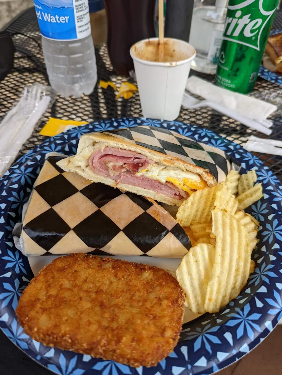 Sandwich Jamón Queso Y Huevo Bacon