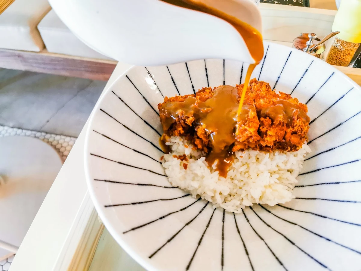 Rosu Curry