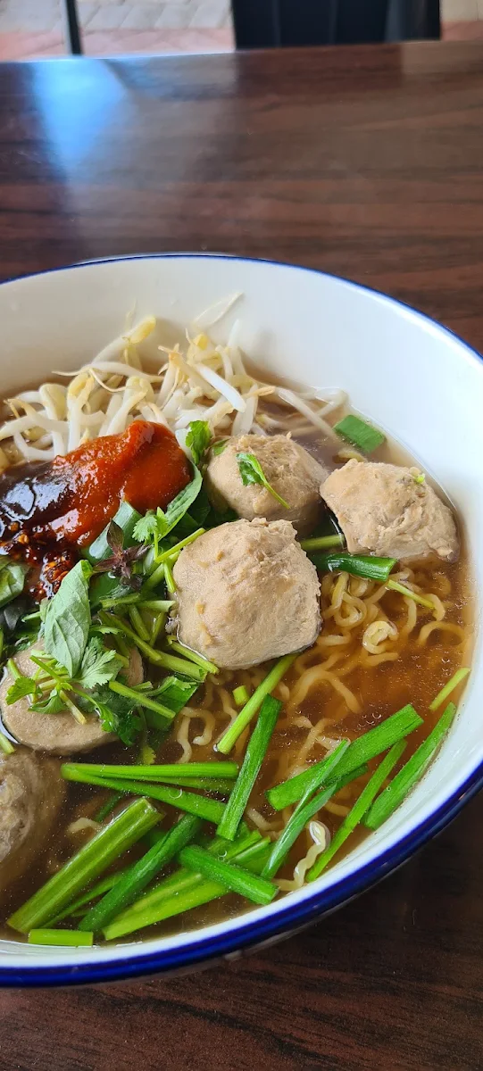 MI Bo Vien, Edensor Noodle House