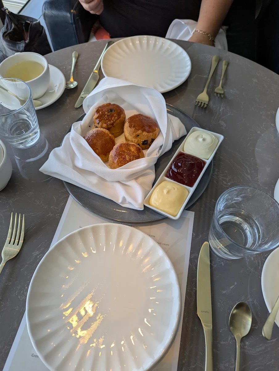 Dry Stale Scones Plain & Choc Chip, High Tea at Pan Pacific Melbourne
