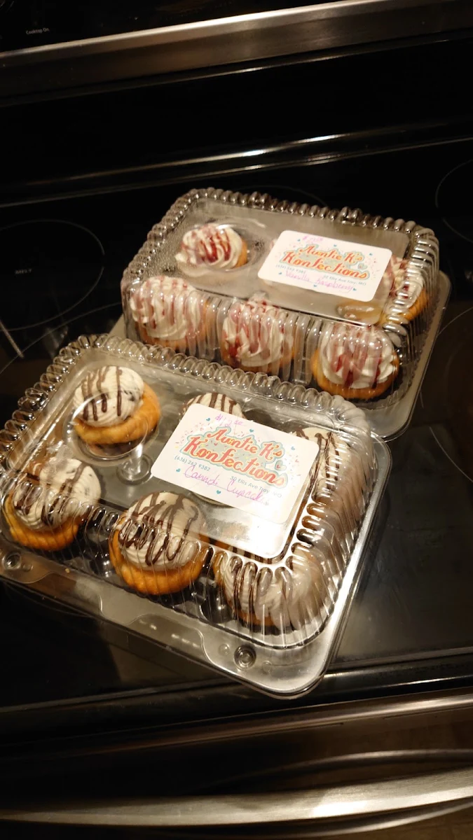 Cannoli Cupcakes and Raspberry Vanilla Cupcakes