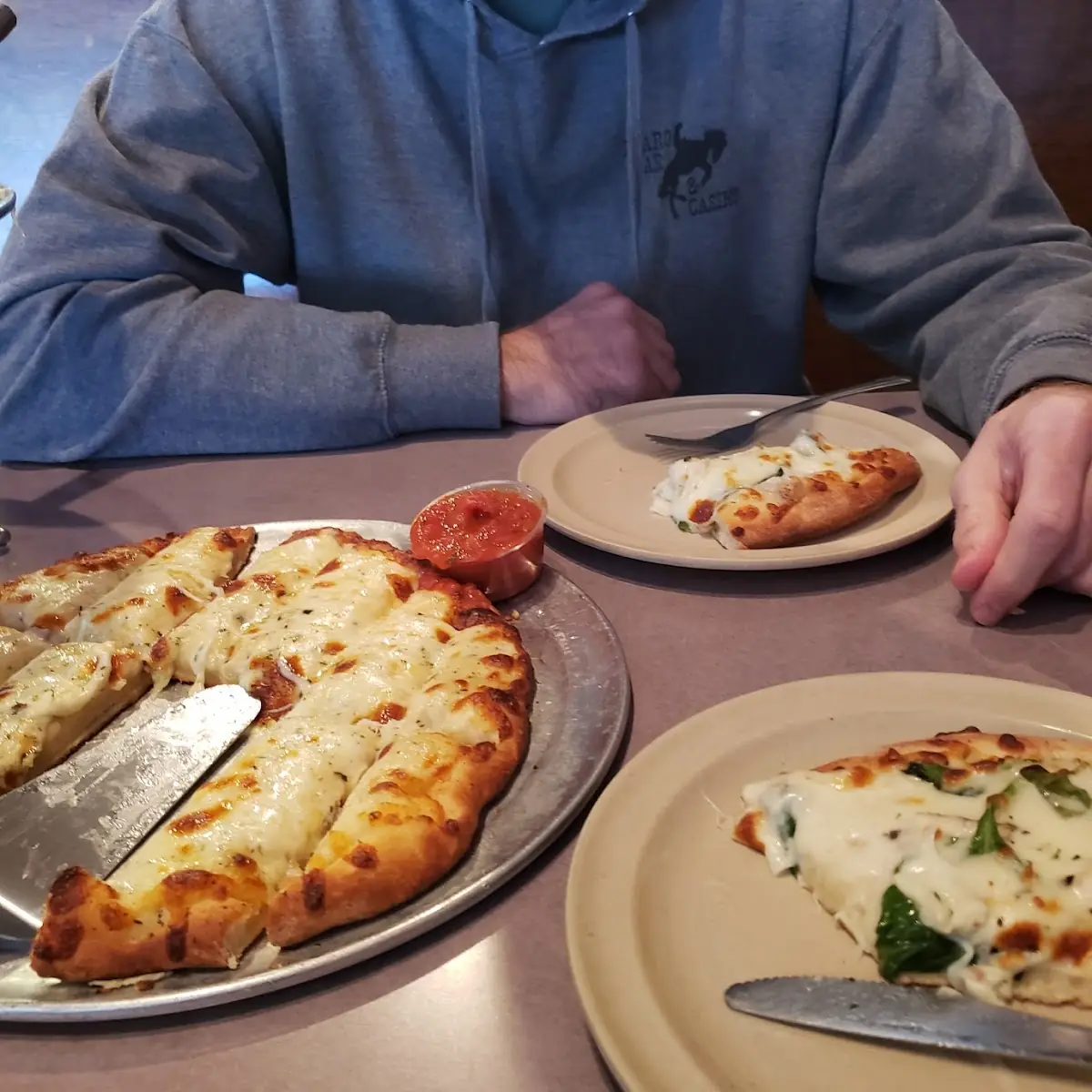 Spinach Alfredo Pizza & Cheese Bread
