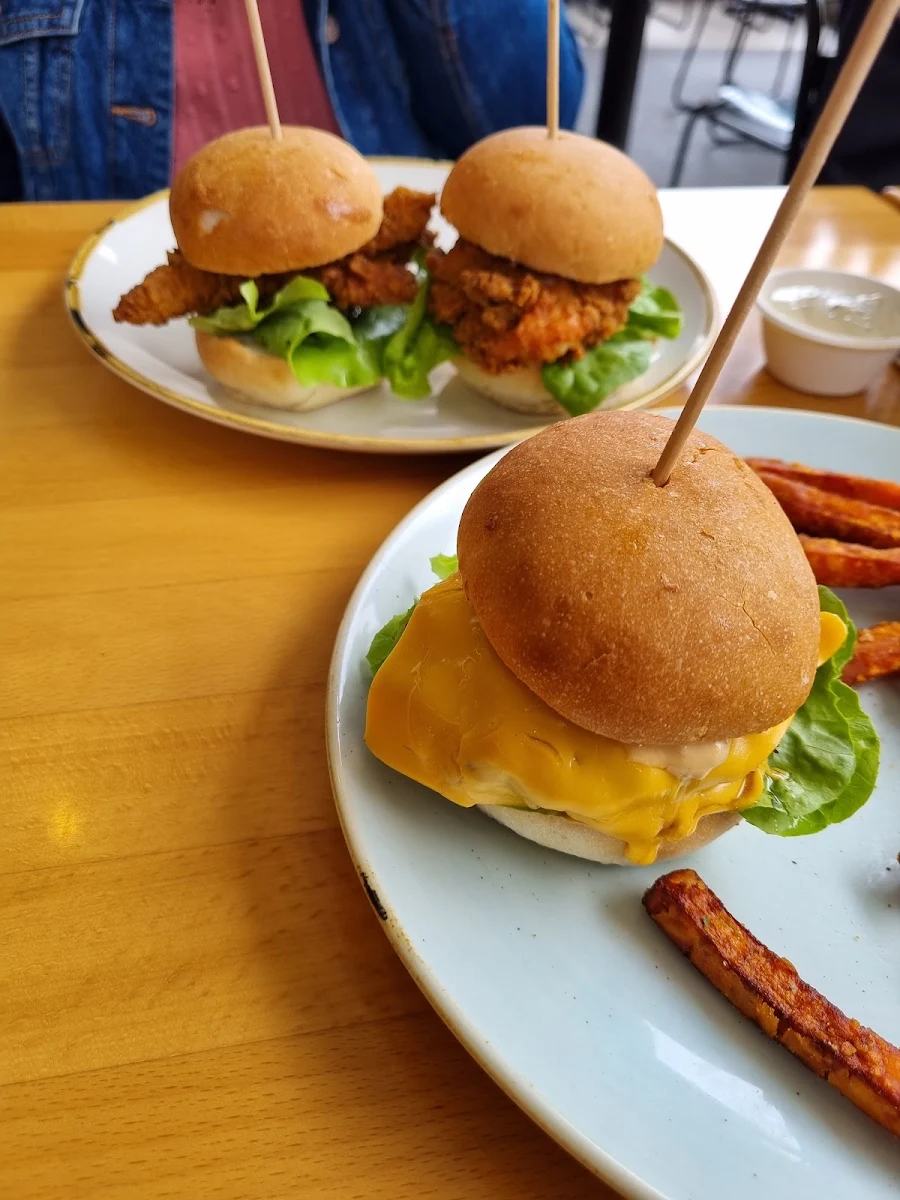 Highlights, Burger Urge (DFO Brisbane Airport)