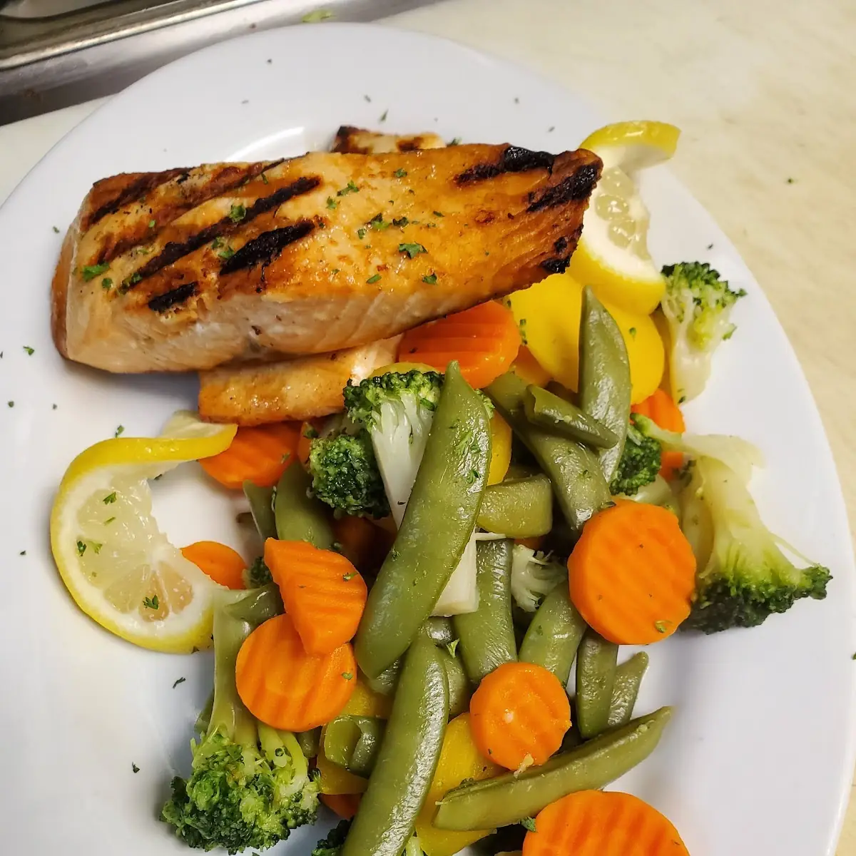 Grilled Salmon & Veggies