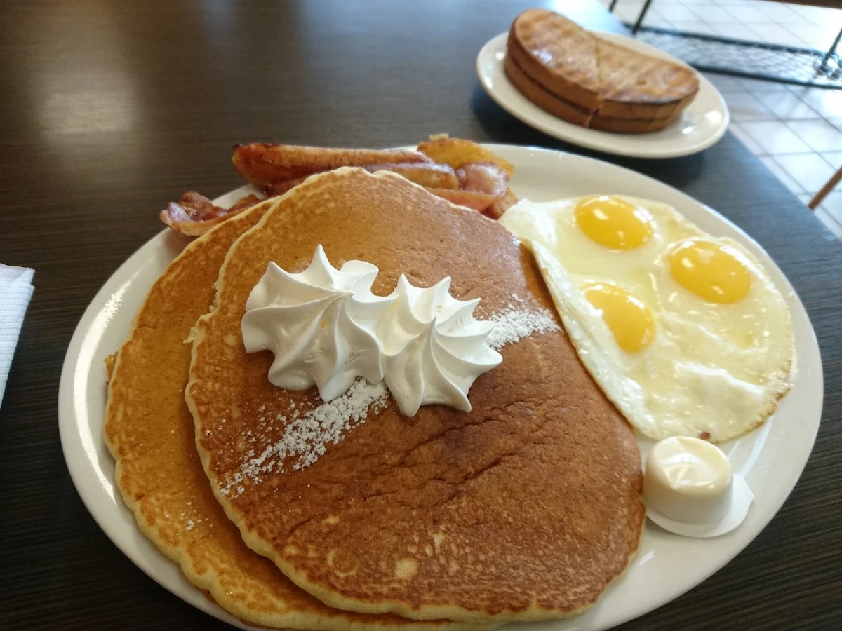 3 Eggs & 2 Pancakes