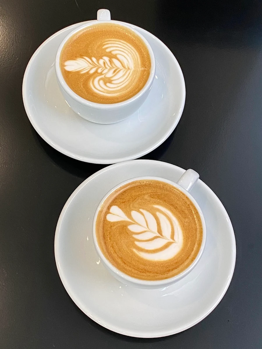 Flat White & Latte, BENCH COFFEE CO. Lt Collins