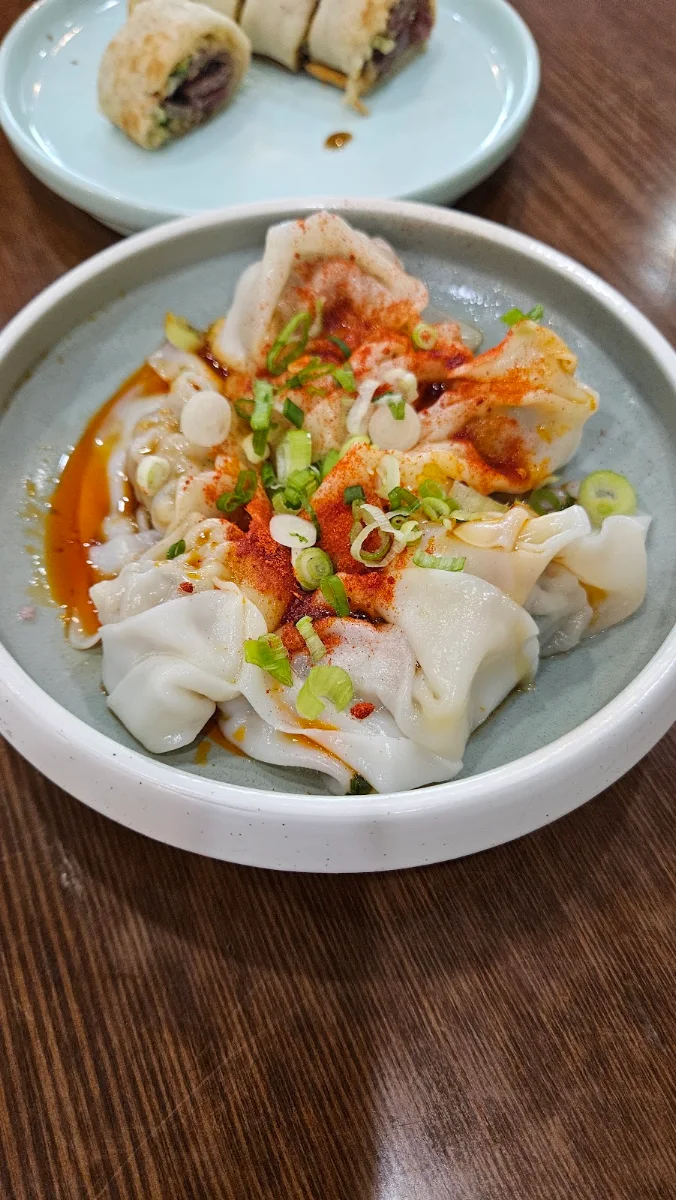 Wontons in Chili Sauce, Jasmine Flowers Cuisine