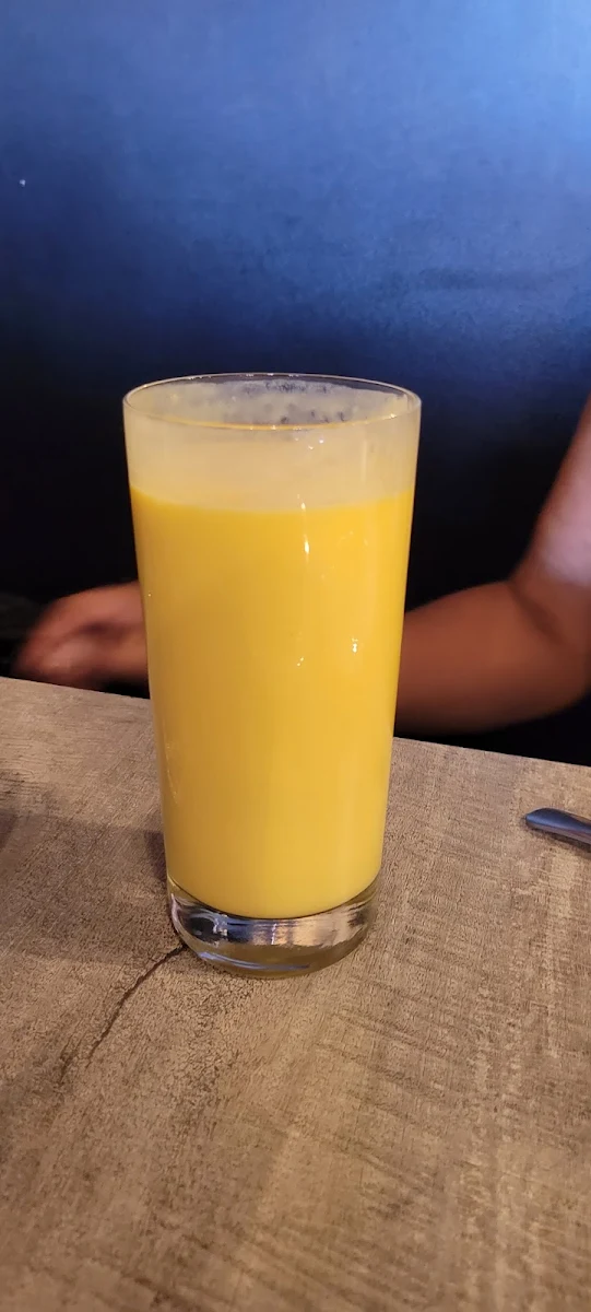 Mango lassi