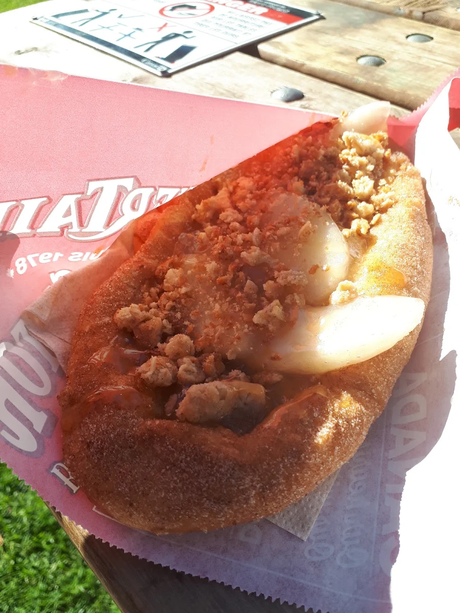 Apple Crisp, BeaverTails- Queues de Castor (Clear Lake)