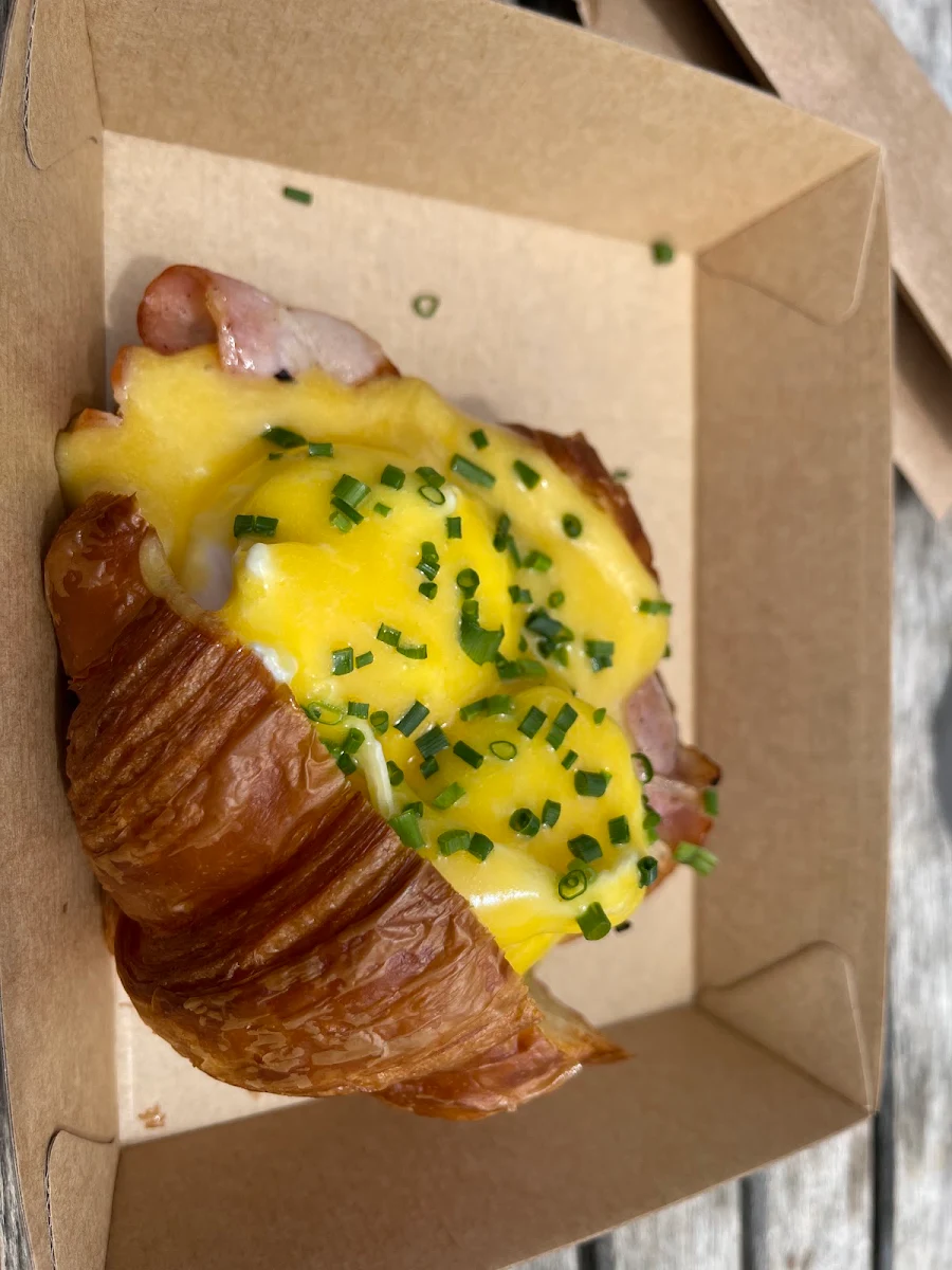 Croissant Benny with Avocado