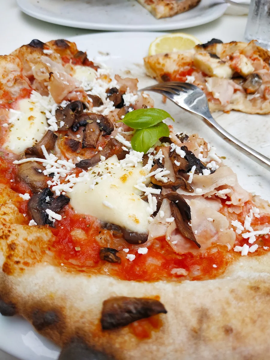 Pizza Jambon Et Champignons
