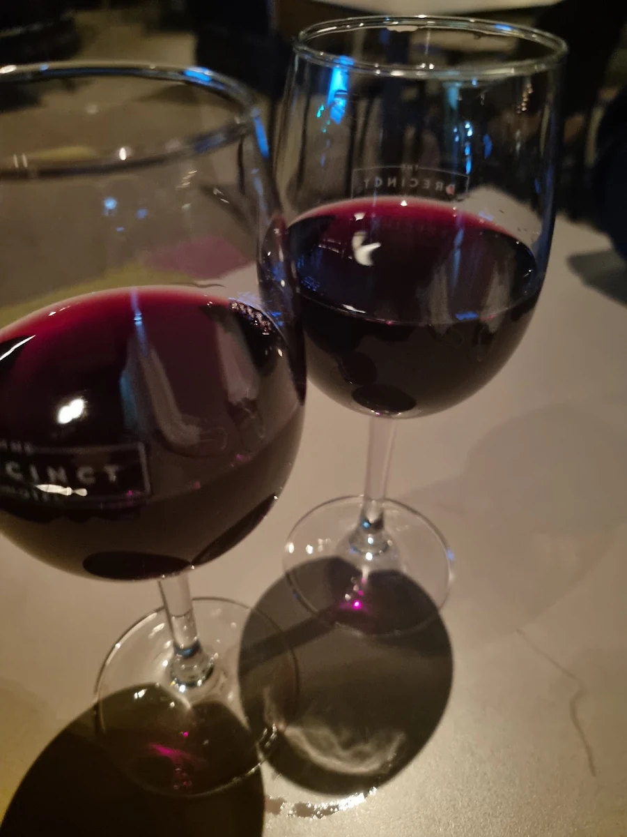 Bobbie's Burns Shiraz Rutherglen, The Precinct Hotel