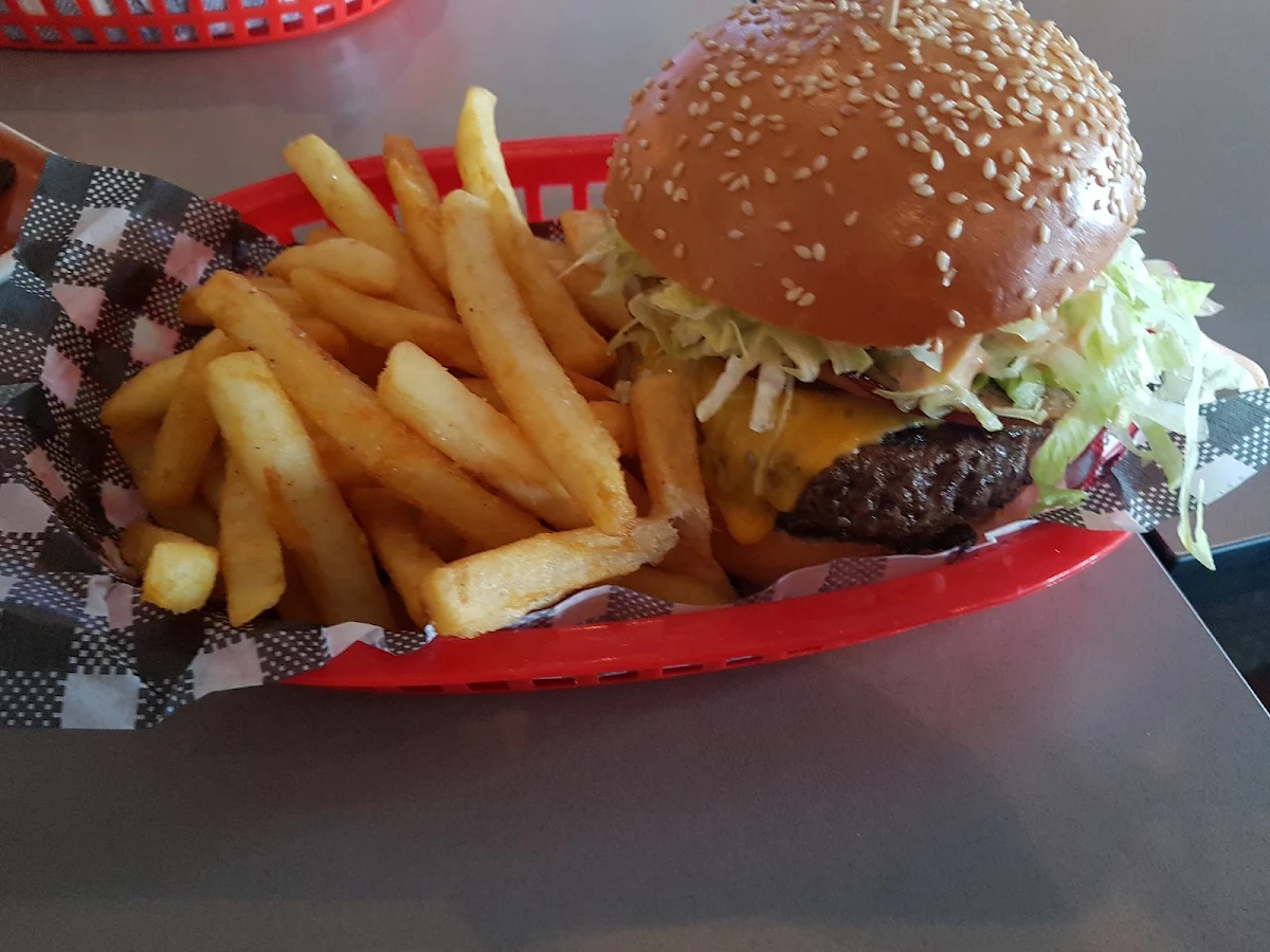 Precinct Beef Burger, The Precinct Hotel