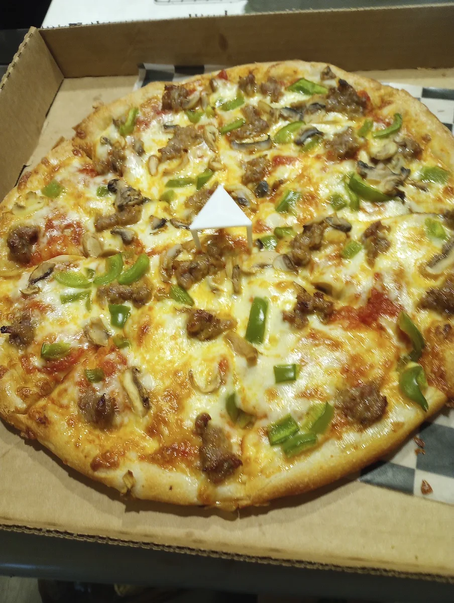 Large Deluxe Pizza
