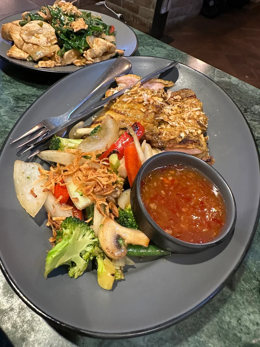 Grilled Chicken, Kinn Thai Highpoint