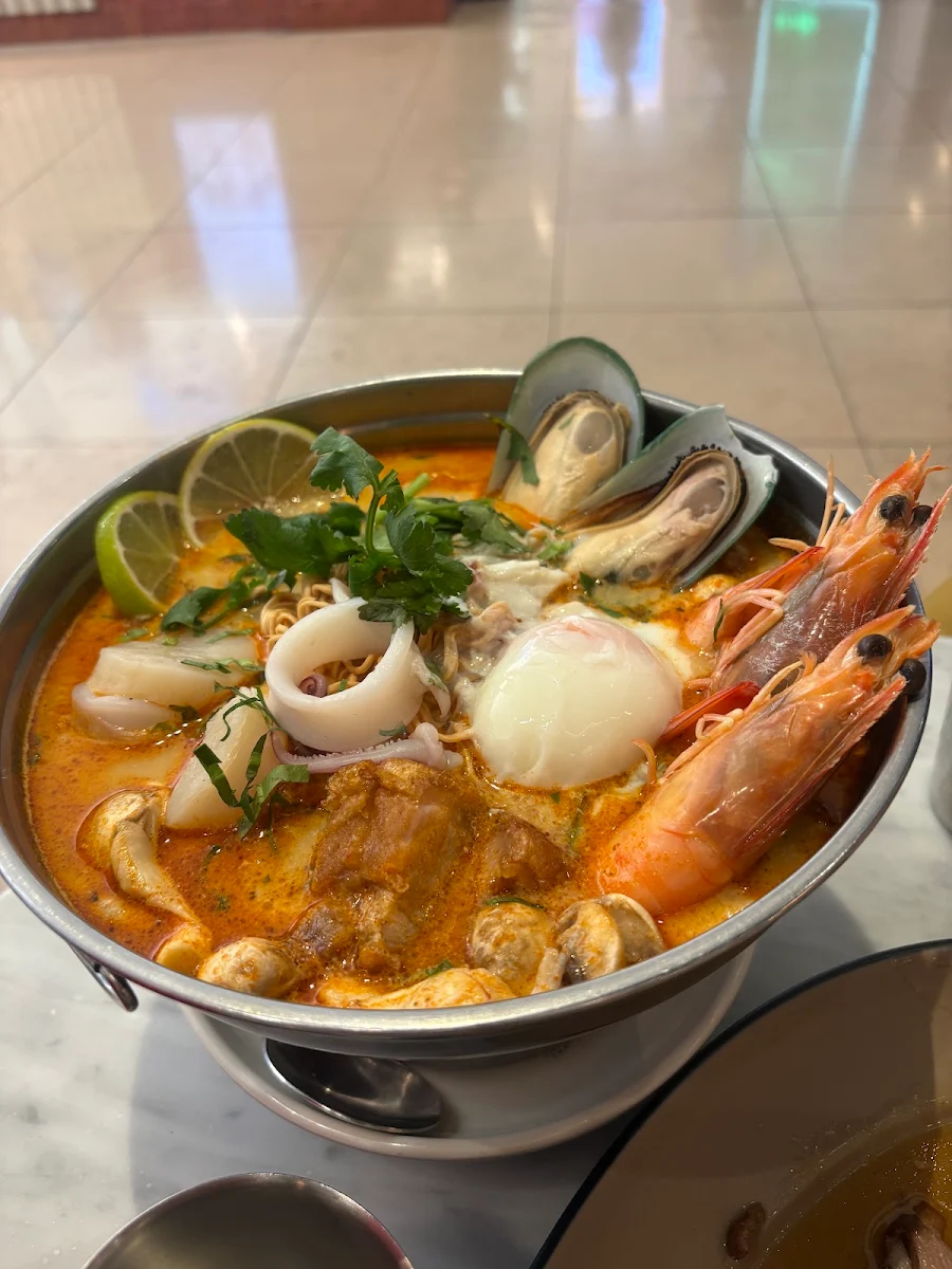 Hotpot Tom Yum, Kinn Thai Highpoint