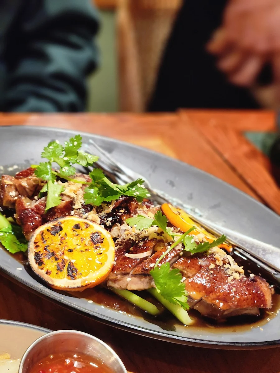 Orange Duck, Kinn Thai Highpoint