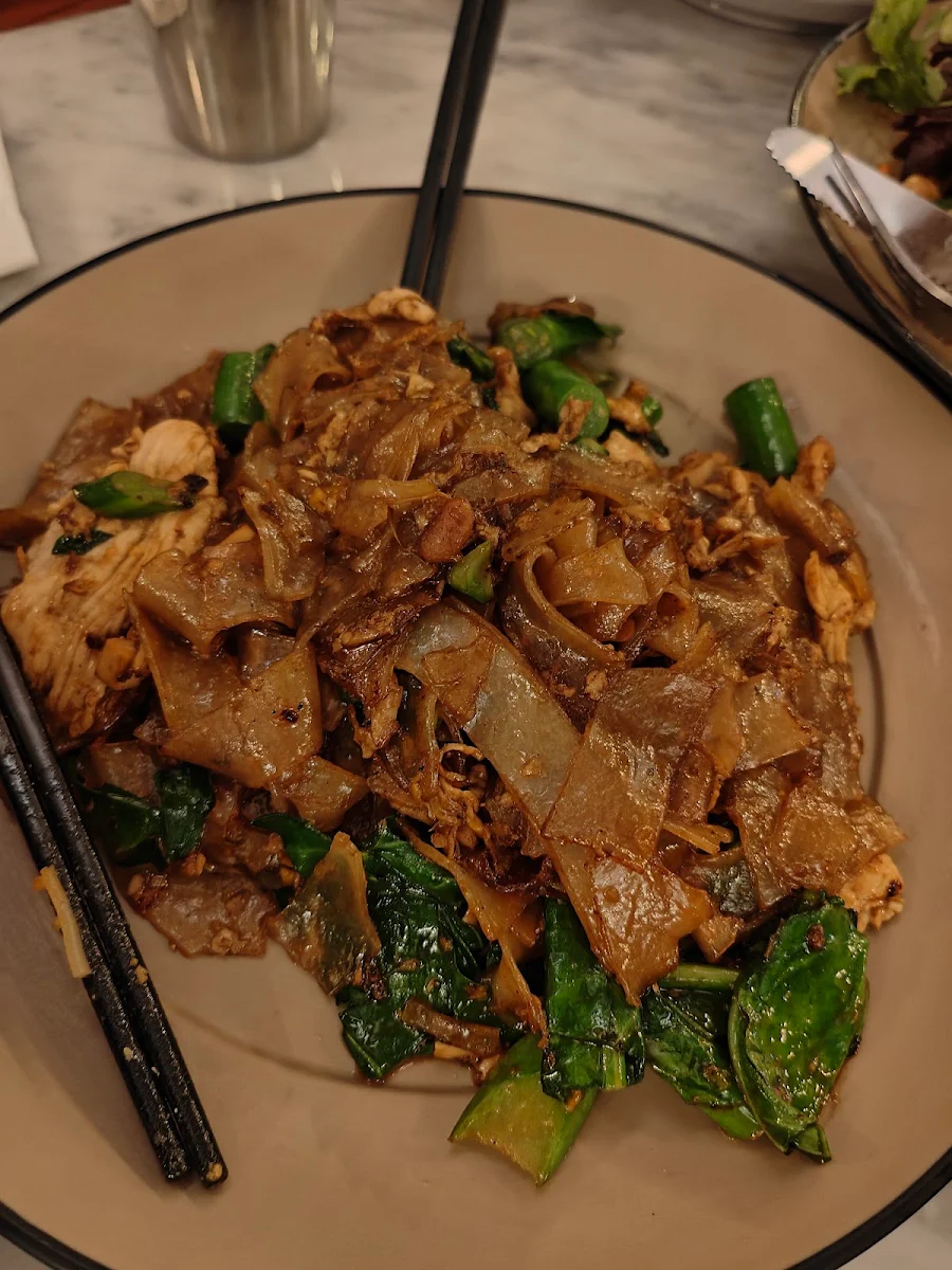 Pad See IW, Kinn Thai Highpoint
