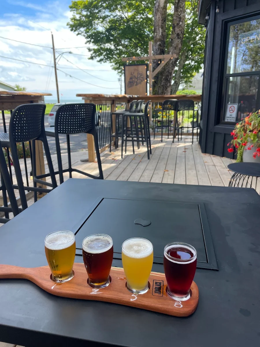 Flight of Beer, Old Molly's Bar