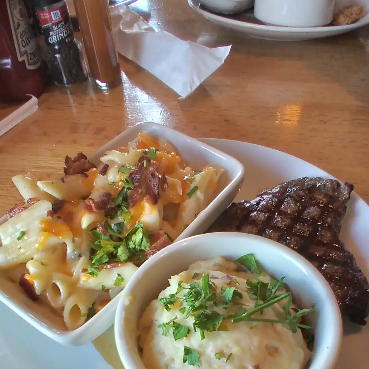 6oz Steak with Mashed Potatoes and Mac and Cheese