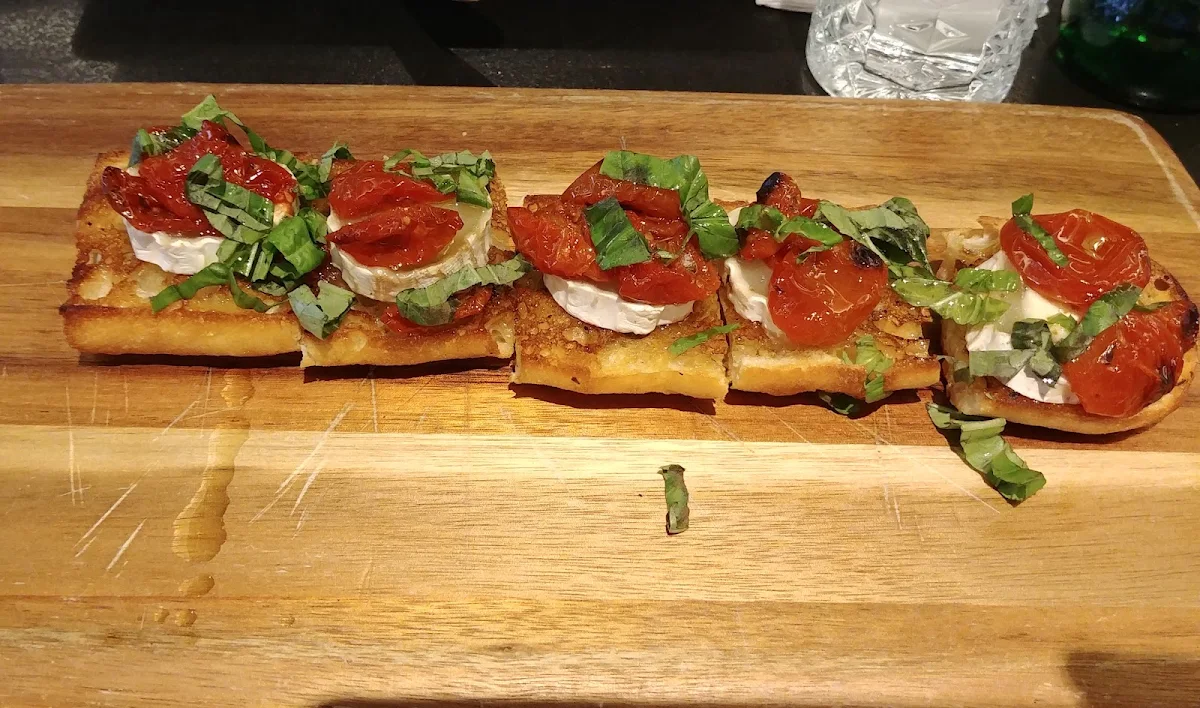 Entrée Bruschetta Paillot de Chèvre Et Tomates Semi-séchées, La Piazzetta Saint-Jean