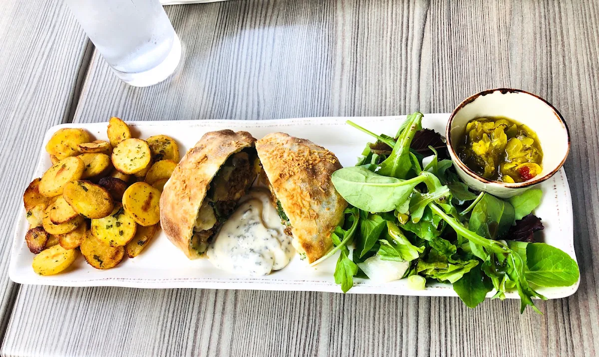 Hamburger Pizzas, La Piazzetta Saint-Jean