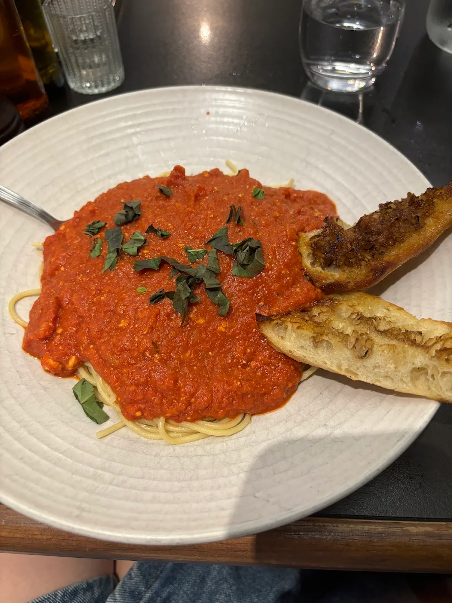 Spaghetti Bolognese, La Piazzetta Saint-Jean