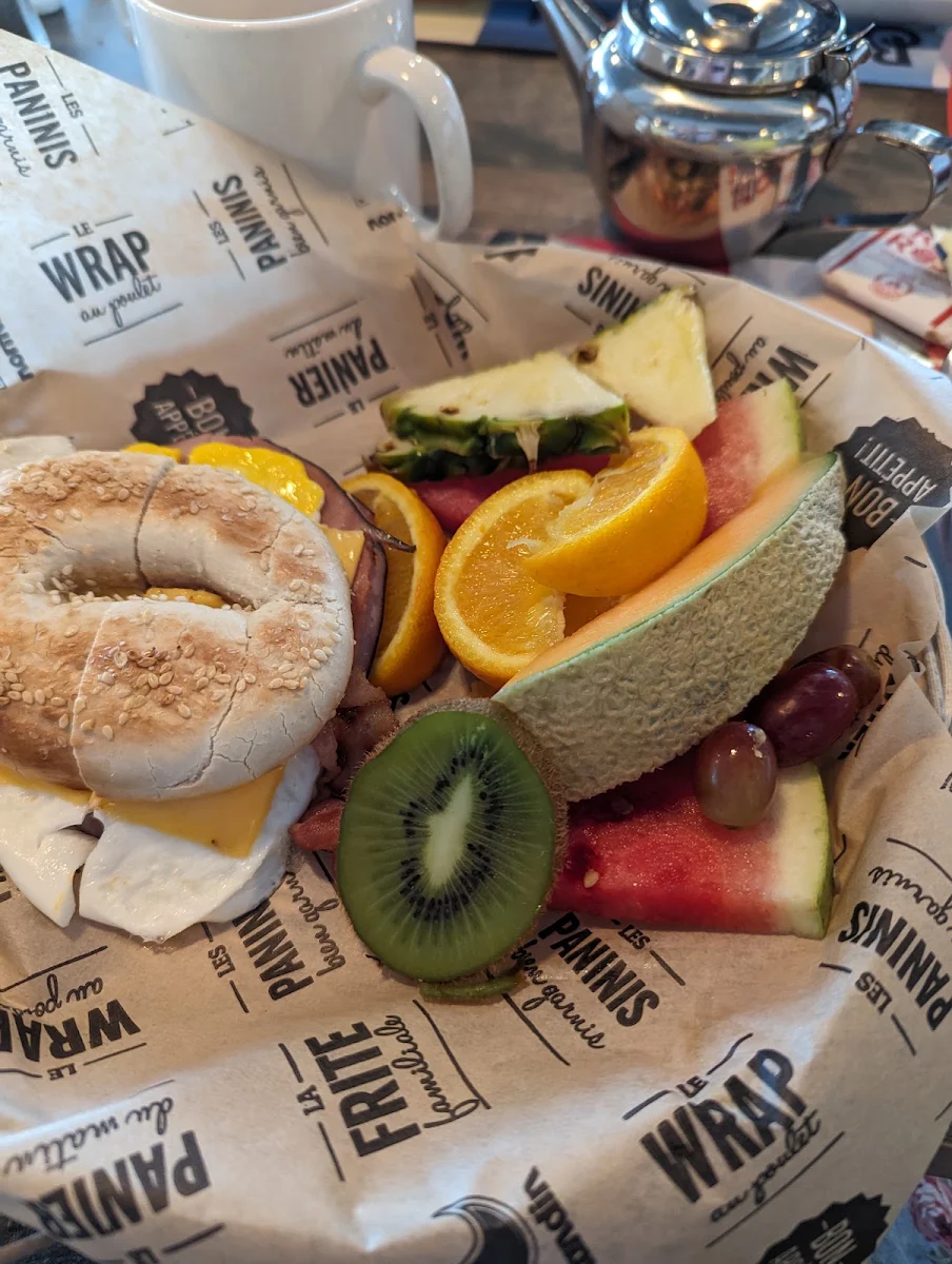 Breakfast Bagel Sandwich, Restaurant Normandin Montmagny