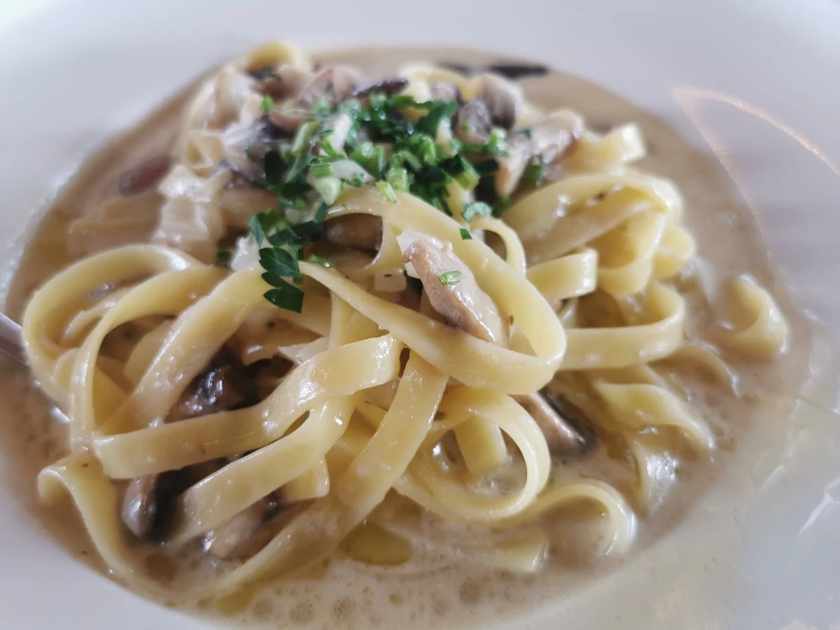 Fettuccine Con Funghi Bianco, Amici