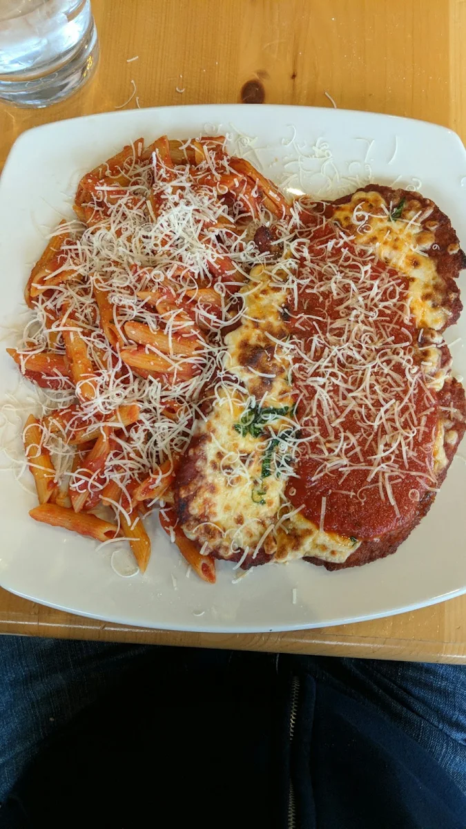 Parmigiana Di Pollo, Amici