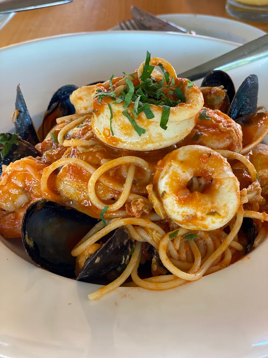 Seafood Pasta, Amici