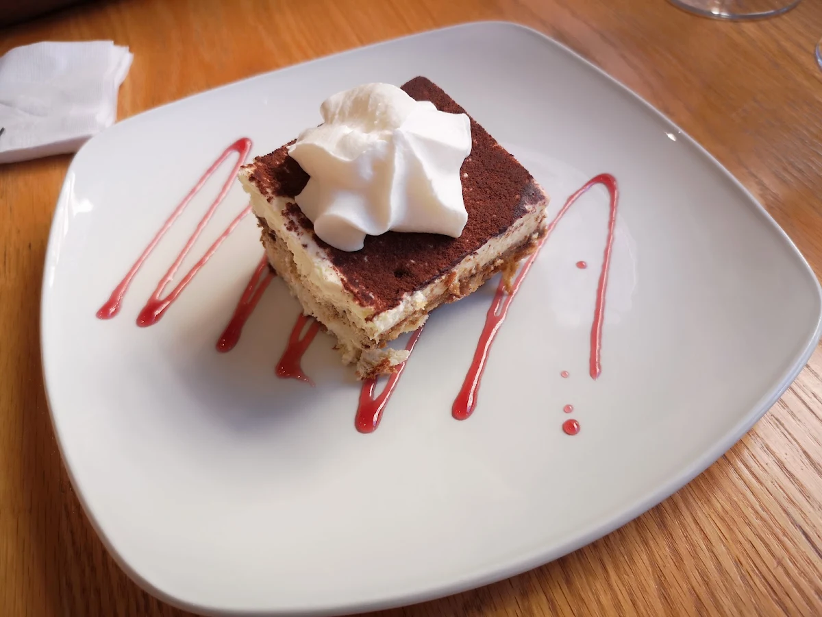 Tiramisu Cake, Amici