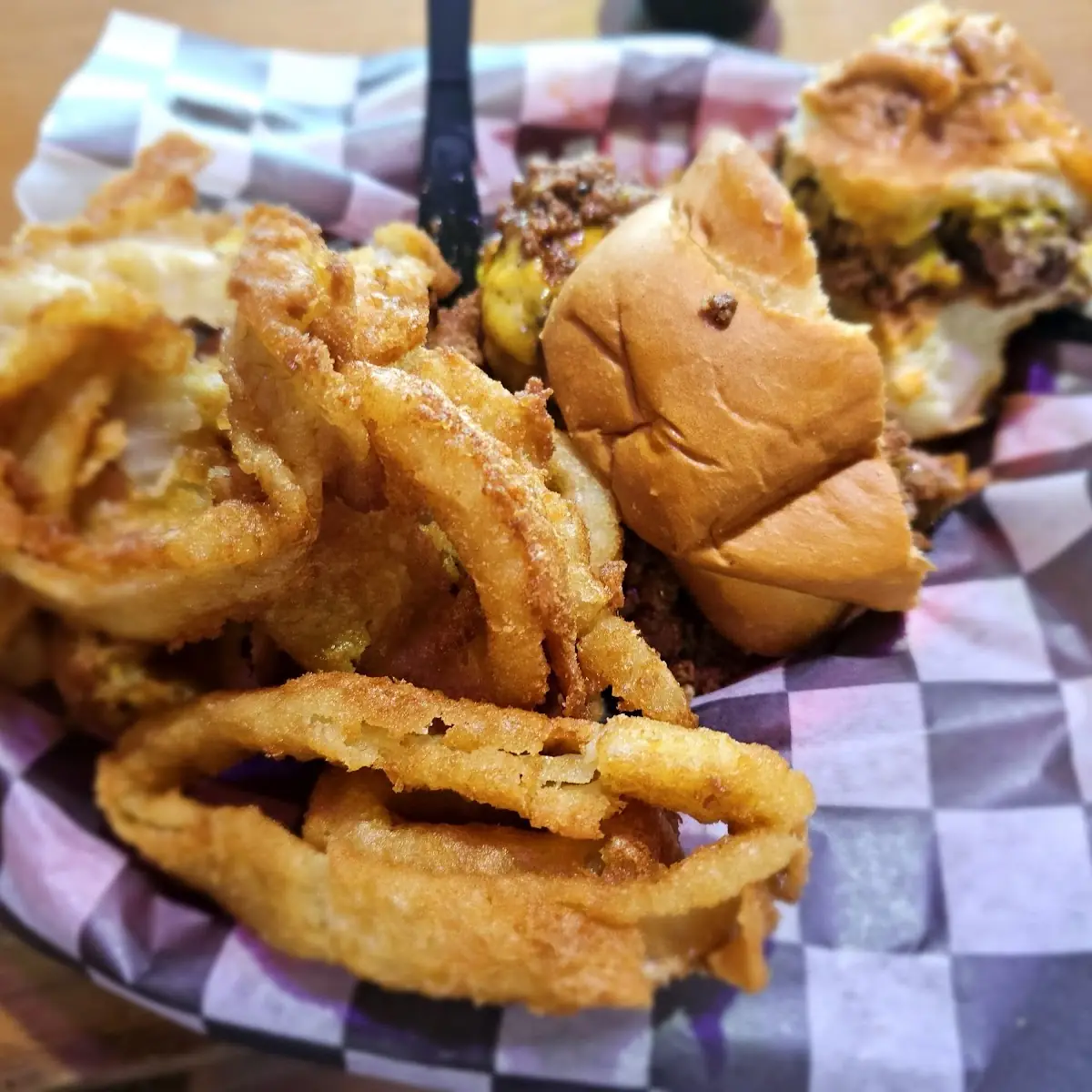 Carolina Burgerwith Onion Rings