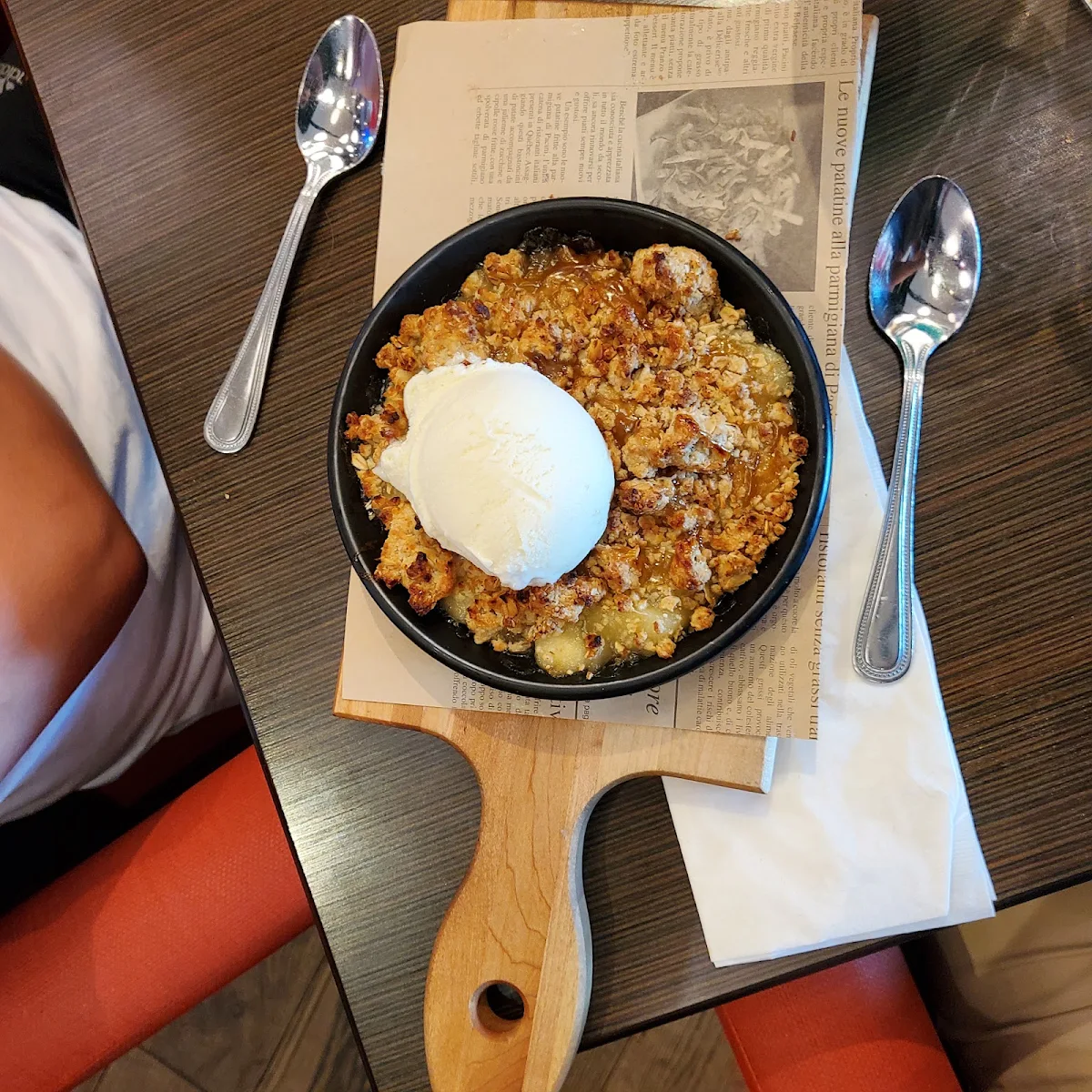 Croustade Aux Pommes Et Sauce Caramel Apple Crumble And Caramel Sauce, Pacini Vaudreuil-Dorion