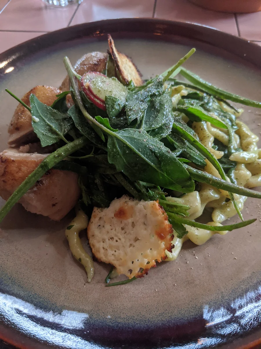Trofie Sauce Crémeuse Et Roulade de Volaille Farcie Au Jambon Maison