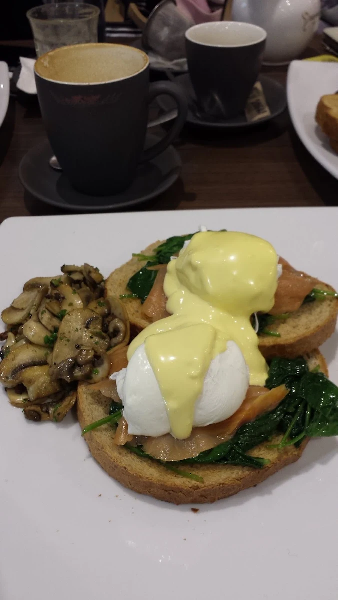 Florentine with Salmon & Mushroom, La Vita Ristorante Cafe