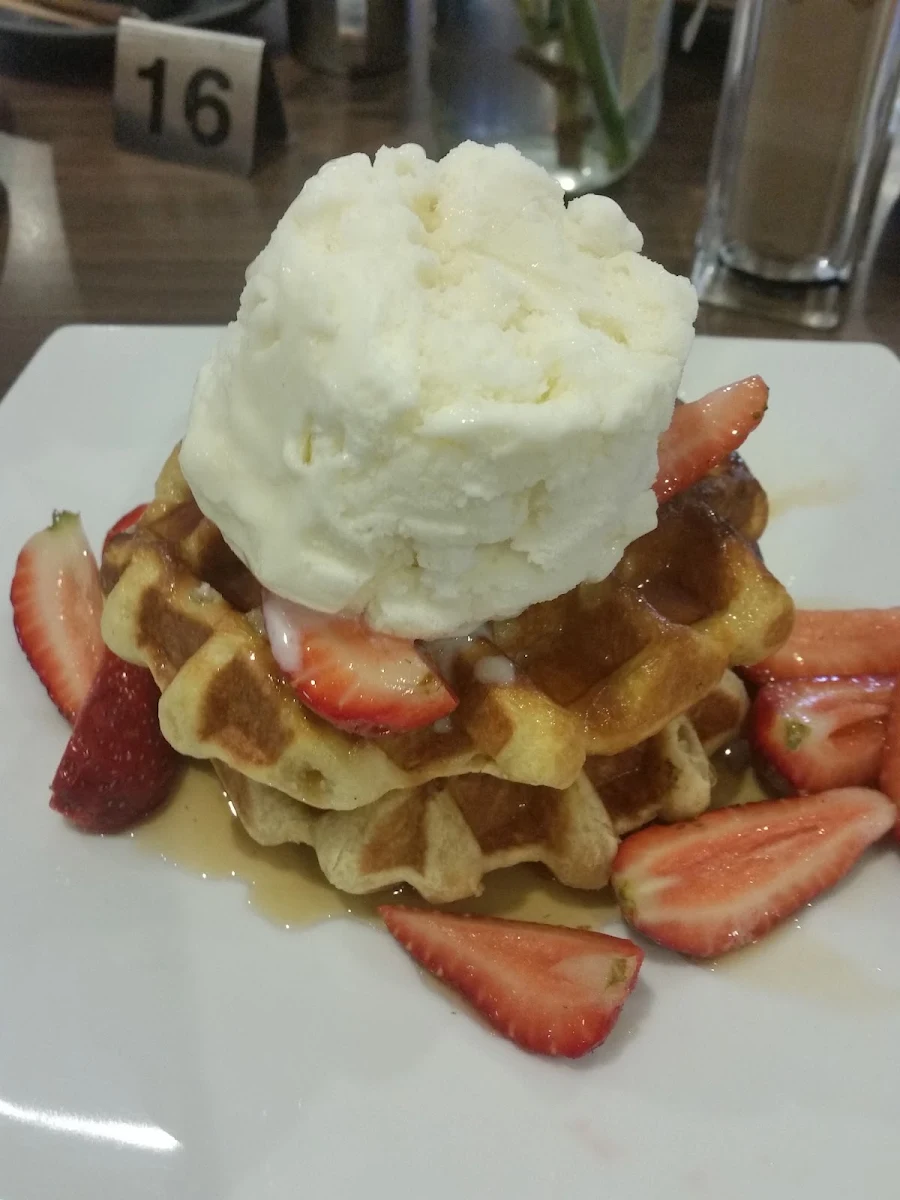 Home Made Waffles, La Vita Ristorante Cafe