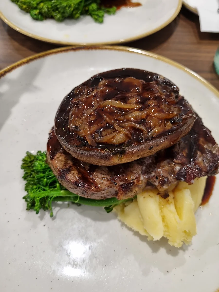 Steak, La Vita Ristorante Cafe
