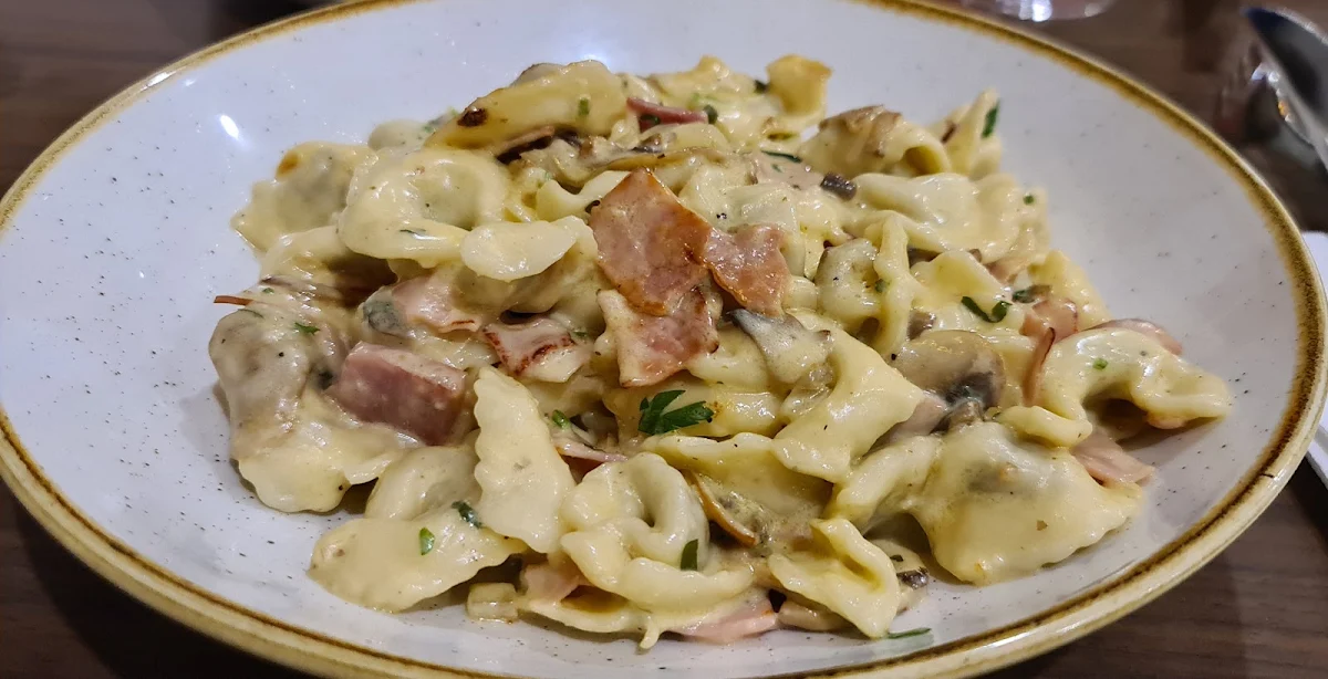Tortellini Alla Panna, La Vita Ristorante Cafe