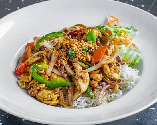 Rice Noodle Stir Fried with Chicken or Beef